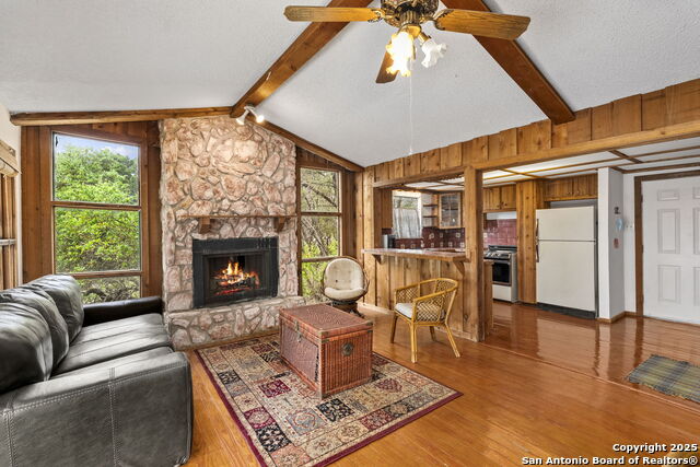 Listing photo id 8 for 133 Black Oak
