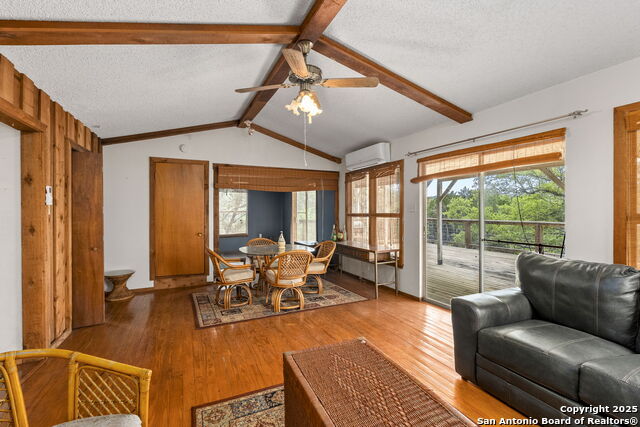 Listing photo id 9 for 133 Black Oak