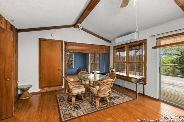 Listing photo id 10 for 133 Black Oak