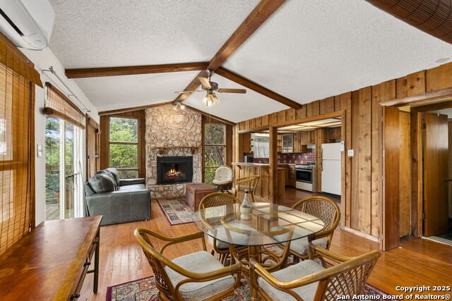 Listing photo id 11 for 133 Black Oak