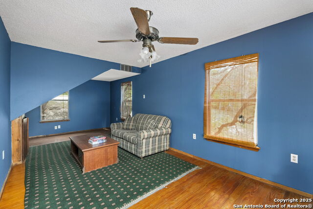 Listing photo id 13 for 133 Black Oak