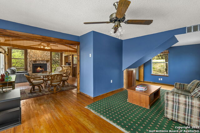 Listing photo id 14 for 133 Black Oak