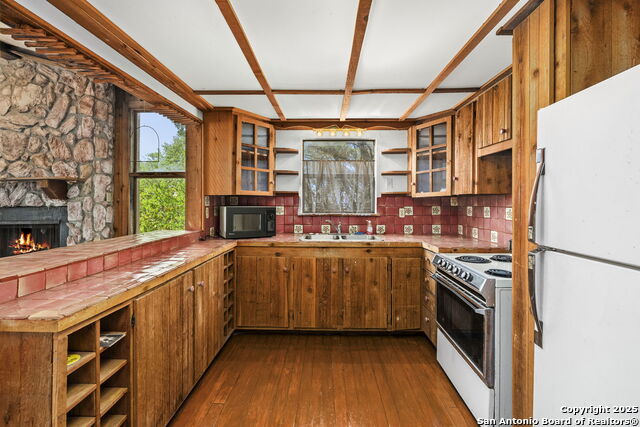 Listing photo id 4 for 133 Black Oak
