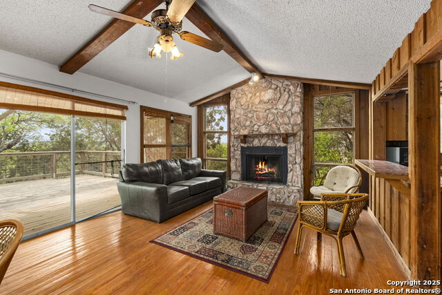 Listing photo id 7 for 133 Black Oak