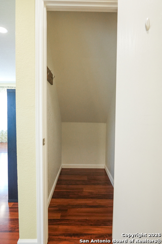 Image 10 of 24 For 79 Viking Oak