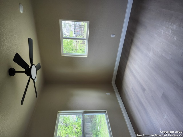 Listing photo id 10 for 1114 Pasadena
