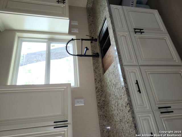 Listing photo id 14 for 1114 Pasadena