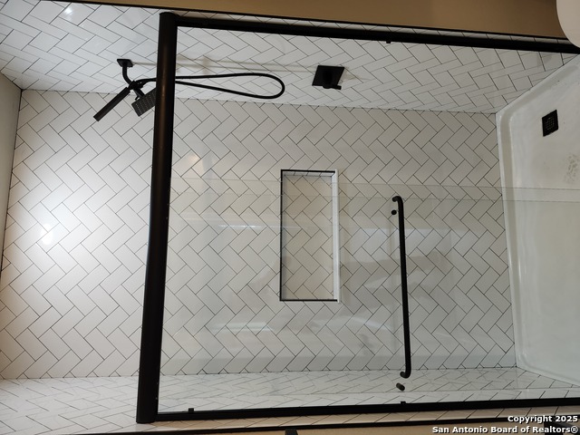 Listing photo id 18 for 1114 Pasadena