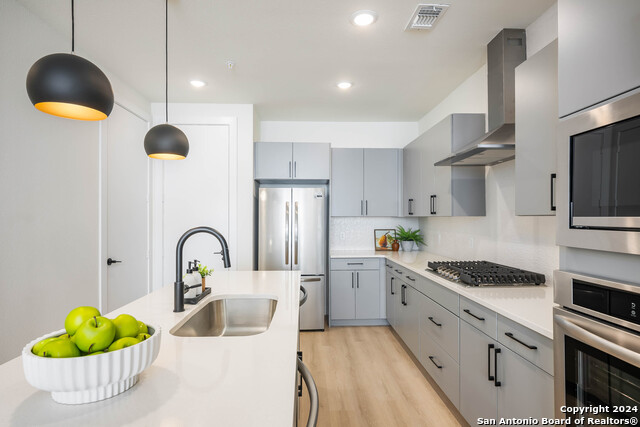 Image 3 of 22 For 719 Locust St E 3106