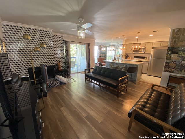 Image 2 of 10 For 11311 Sir Winston St  806