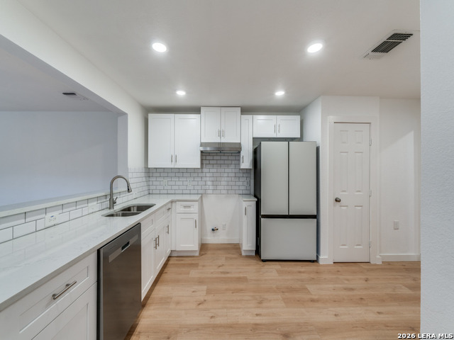 Image 11 of 22 For 2207 Burnet  