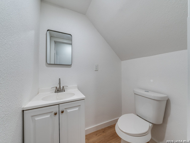 Image 15 of 22 For 2207 Burnet  