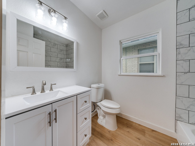 Image 5 of 22 For 2207 Burnet  