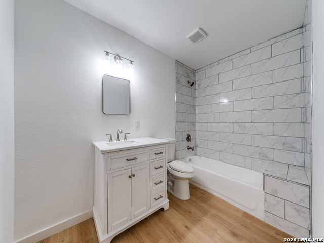 Image 8 of 22 For 2207 Burnet  