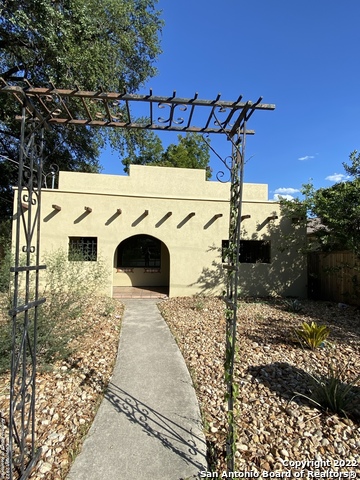 Image 2 of 8 For 2316 Olmos Dr W