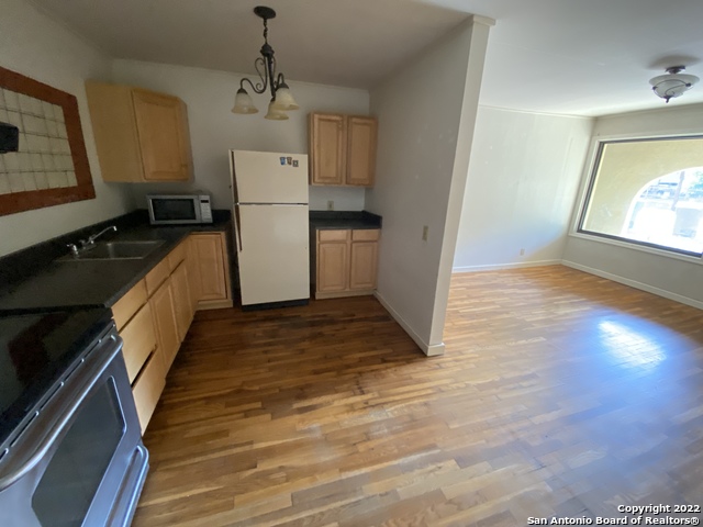 Image 3 of 8 For 2316 Olmos Dr W