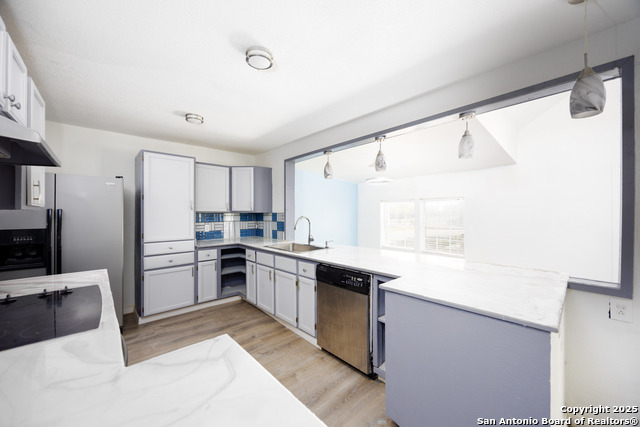 Image 11 of 27 For 641 Weber  