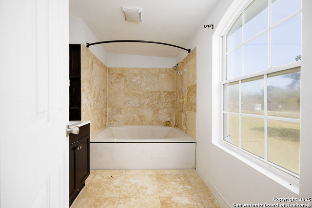 Image 18 of 27 For 641 Weber  