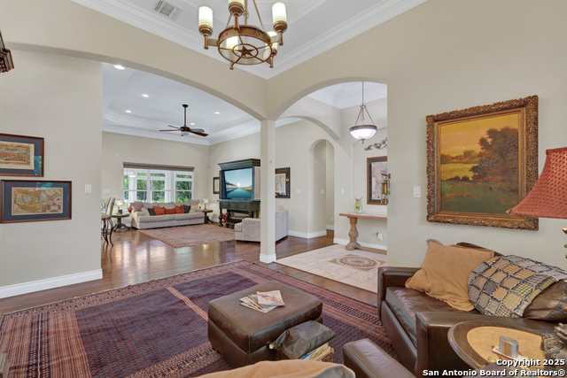 Listing photo id 9 for 1164 Fairway