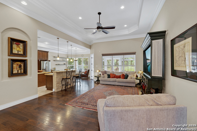 Listing photo id 12 for 1164 Fairway