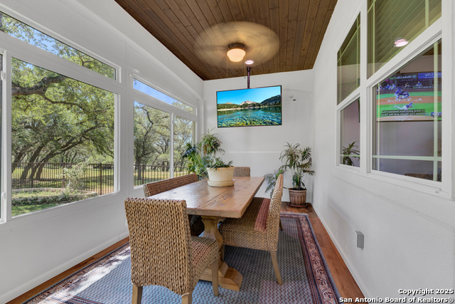 Listing photo id 23 for 1164 Fairway