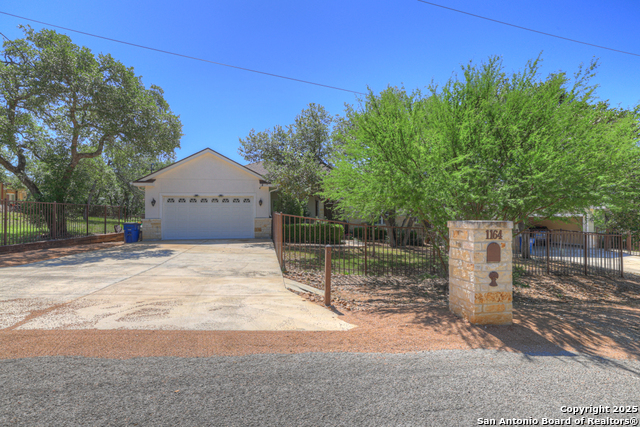 Listing photo id 1 for 1164 Fairway