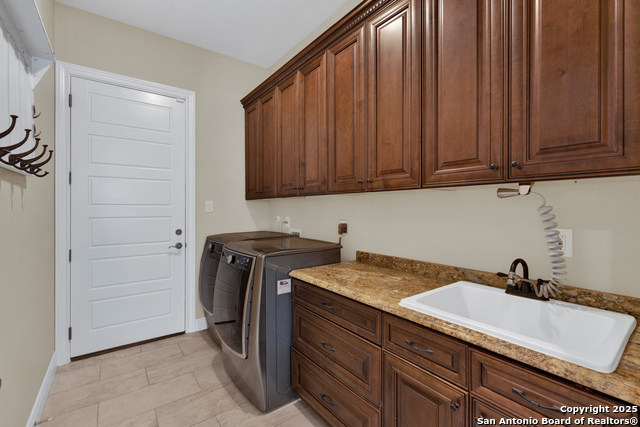 Listing photo id 35 for 1164 Fairway