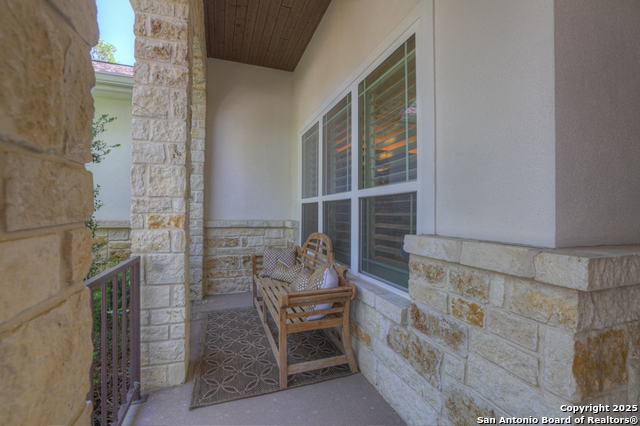 Listing photo id 4 for 1164 Fairway
