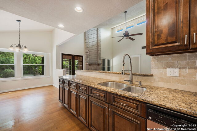 Listing photo id 3 for 14334 Indian Woods