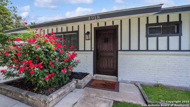 Image 4 of 57 For 4918 Donna Dr