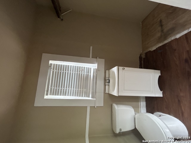 Listing photo id 12 for 329 Hot Wells