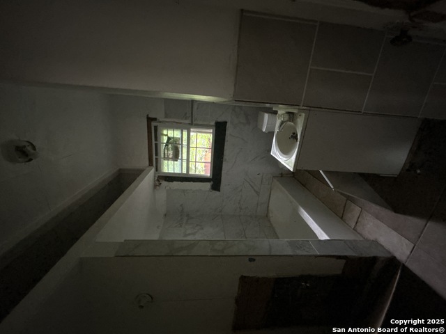 Listing photo id 5 for 329 Hot Wells