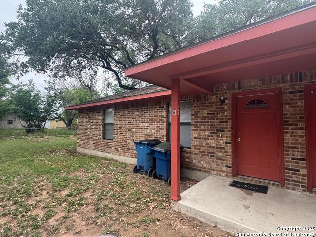 Image 2 of 8 For 827 Dallas  