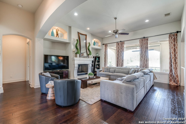 Listing photo id 10 for 1253 Via Principale