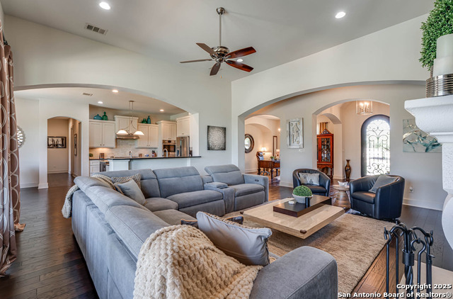 Listing photo id 13 for 1253 Via Principale