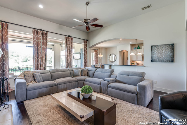 Listing photo id 14 for 1253 Via Principale