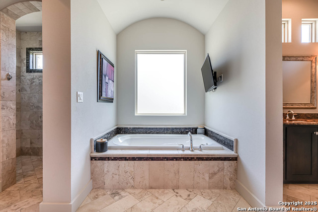 Listing photo id 40 for 1253 Via Principale