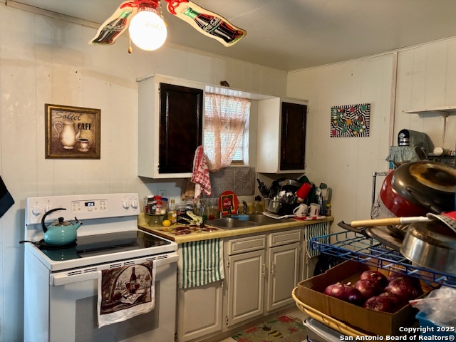 Listing photo id 2 for 220 Avenue G