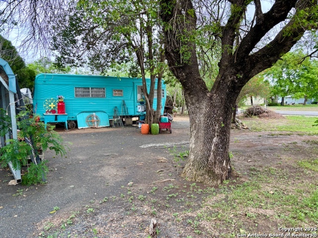 Listing photo id 4 for 220 Avenue G