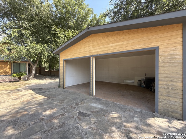Image 4 of 49 For 8138 Old Pearsall
