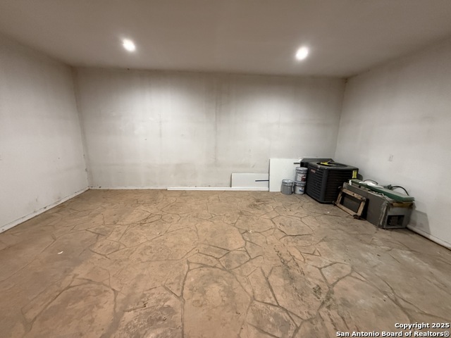 Image 41 of 49 For 8138 Old Pearsall