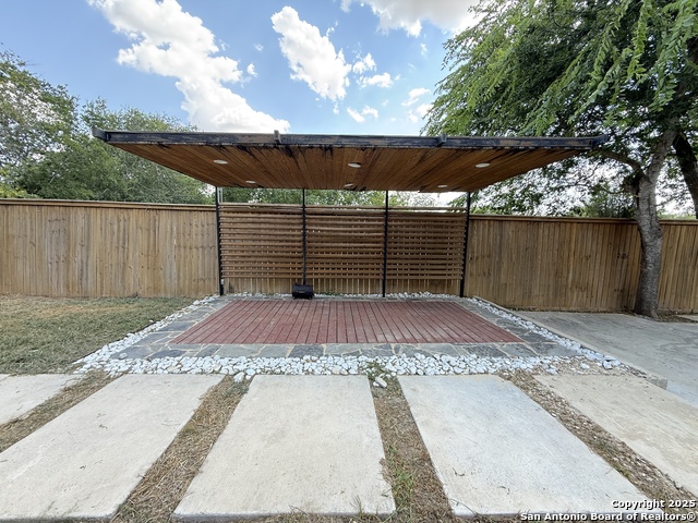 Image 9 of 49 For 8138 Old Pearsall