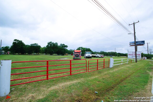 Listing photo id 8 for 29397 I H 10 West