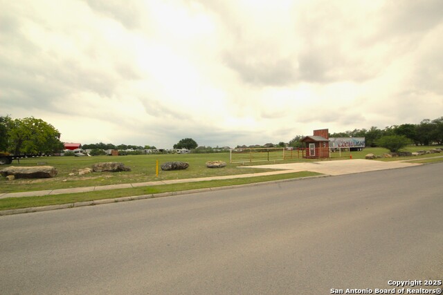 Listing photo id 1 for 29397 I H 10 West