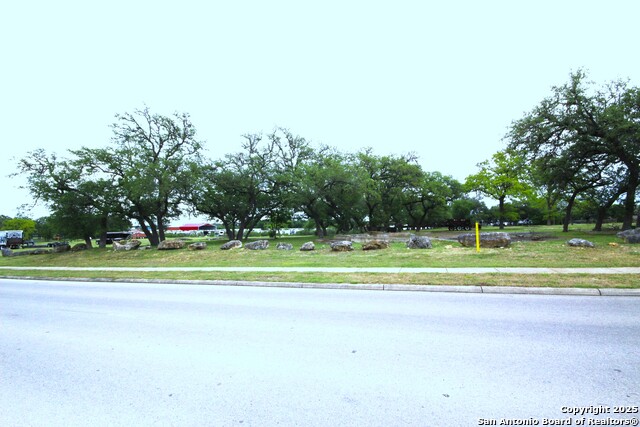 Listing photo id 2 for 29397 I H 10 West