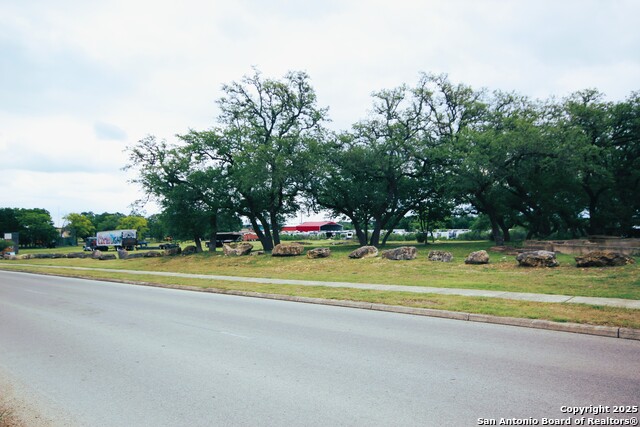 Listing photo id 5 for 29397 I H 10 West