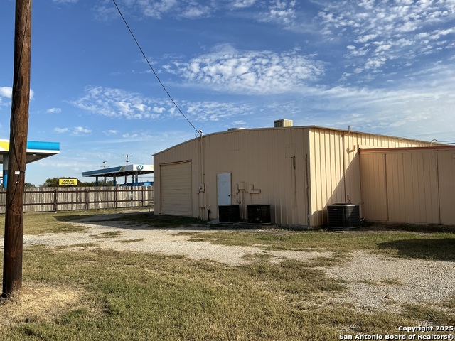 Listing photo id 11 for 204 Central Ave. E