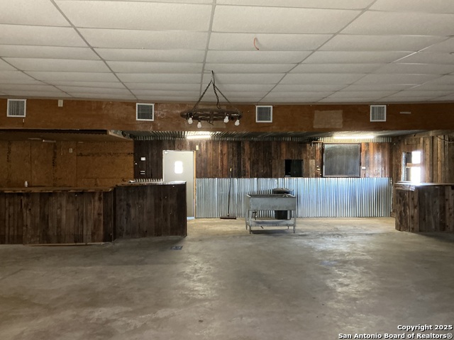 Listing photo id 4 for 204 Central Ave. E