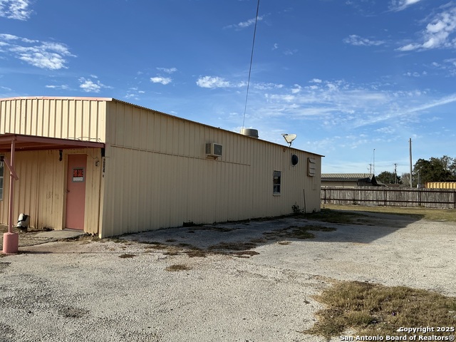 Listing photo id 5 for 204 Central Ave. E