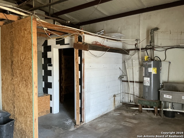Listing photo id 6 for 204 Central Ave. E